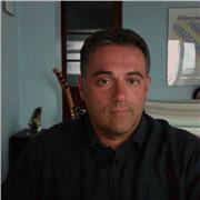 Clases de Guitarra y bajo, Productor musical con estudio profesional, Band coaching. Músico titulado con amplia experiencia internacional